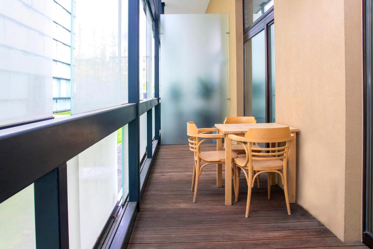 Modern Apartment With Terrace And Air Conditioning ปราก ภายนอก รูปภาพ