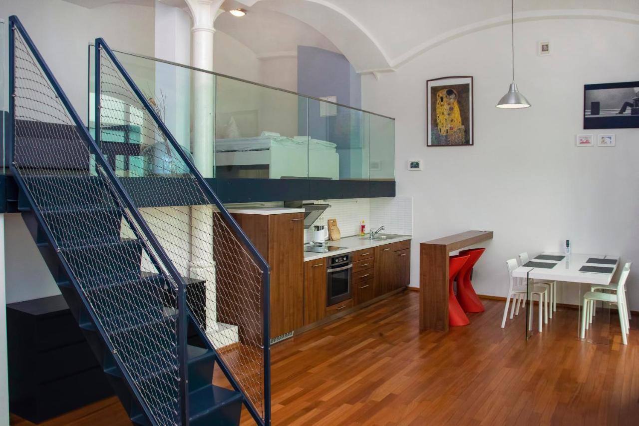 Modern Apartment With Terrace And Air Conditioning ปราก ภายนอก รูปภาพ